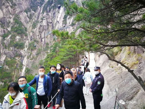 清明小長假第三天 黃山風(fēng)景區(qū)優(yōu)化管理措施 游覽秩序井然