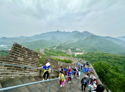 端午首日八達(dá)嶺再現(xiàn)“水墨丹青”奇景，園區(qū)多措并舉保障游客體驗(yàn)